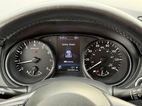 Used 2018 Nissan Rogue SV AWD/4WD image 18