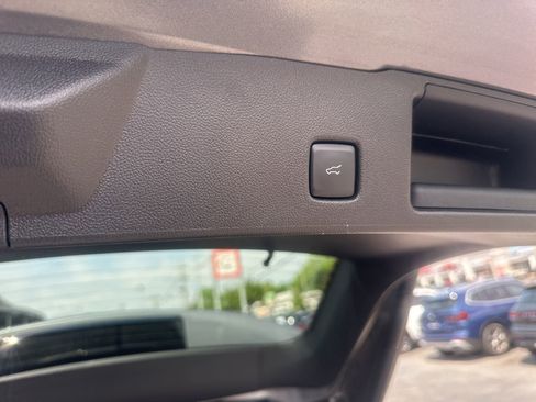 Used 2025 Ford Escape SE w/ PHEV Premium Package FWD image 18