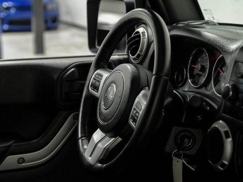 Used 2016 Jeep Wrangler Rubicon AWD/4WD image 23
