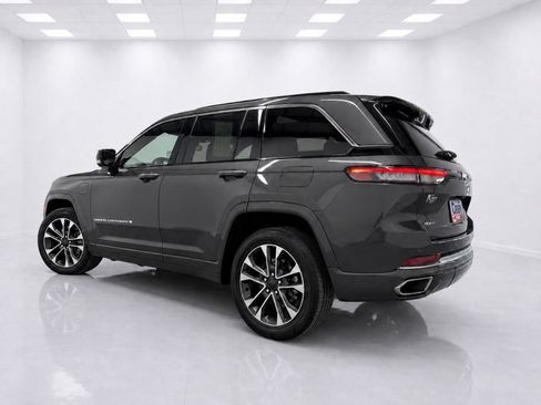 Used 2022 Jeep Grand Cherokee Overland w/ Luxury Tech Group IV AWD/4WD image 6