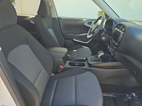 Used 2024 Kia Soul LX w/ Option Group 015 image 16