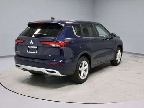 Used 2022 Mitsubishi Outlander SE image 12