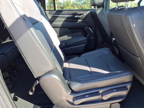 Used 2023 GMC Yukon Denali Ultimate image 13