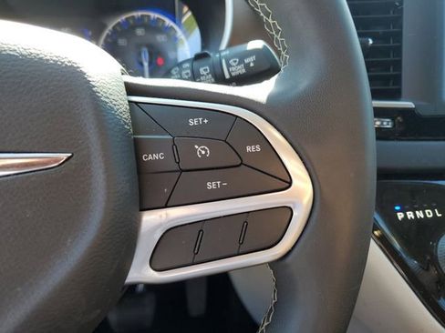 Used 2023 Chrysler Voyager LX FWD image 13