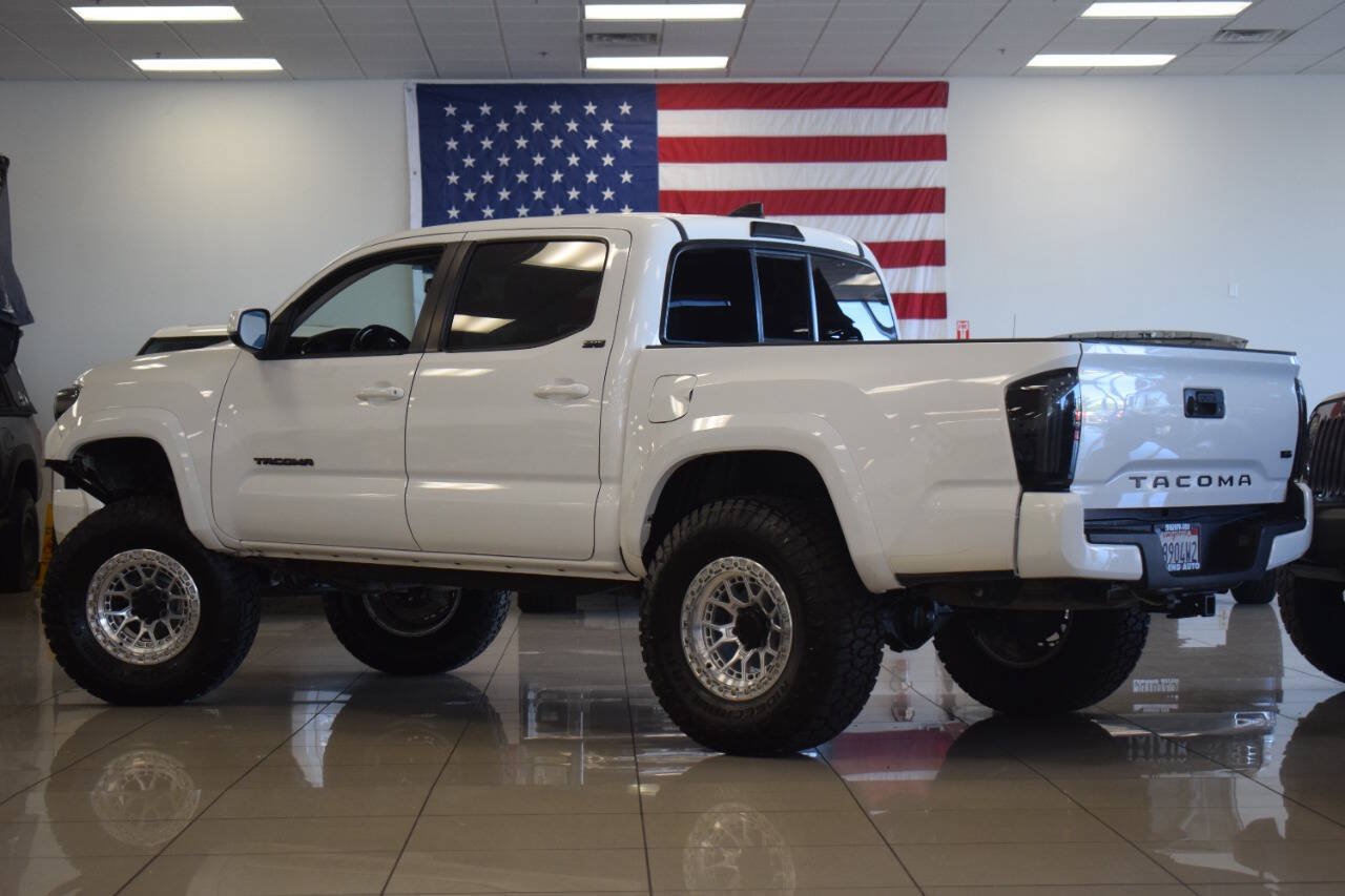 Used 2017 Toyota Tacoma SR5 RWD image 6