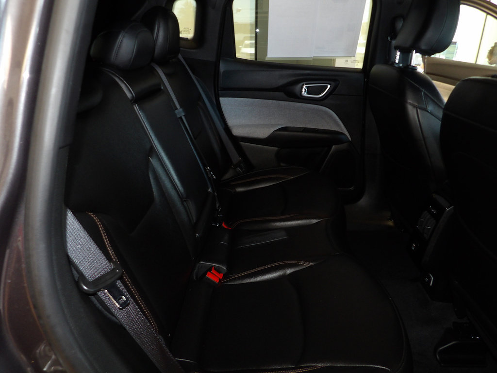 Used 2024 Jeep Compass Latitude AWD/4WD image 17