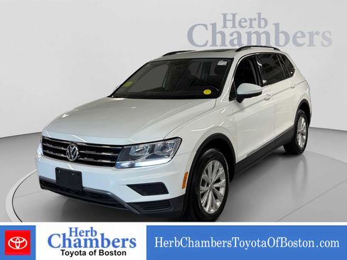 Used 2018 Volkswagen Tiguan SE w/ Panoramic Sunroof Package AWD/4WD image 11