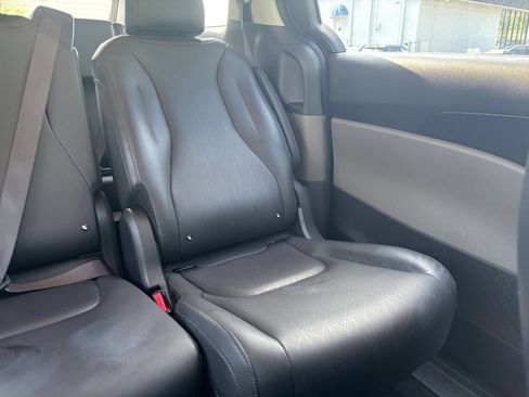 Used 2026 Kia Carnival FWD image 39