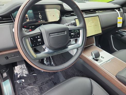 New 2025 Land Rover Range Rover SE image 15