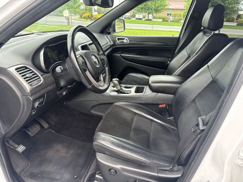 Used 2018 Jeep Grand Cherokee Altitude AWD/4WD image 10