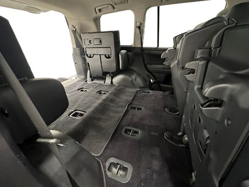 Used 2011 Lexus LX 570 4WD image 17