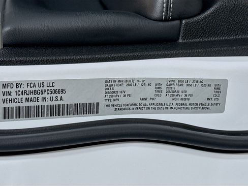 Used 2023 Jeep Grand Cherokee Limited w/ Luxury Tech Group II image 31