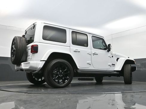 Used 2022 Jeep Wrangler Unlimited Sahara AWD/4WD image 31
