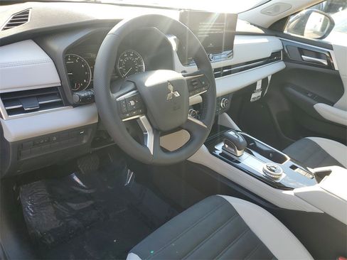 New 2026 Mitsubishi Outlander SE image 19