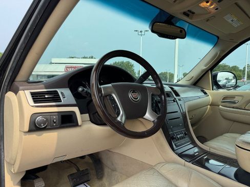 Used 2007 Cadillac Escalade ESV AWD image 14
