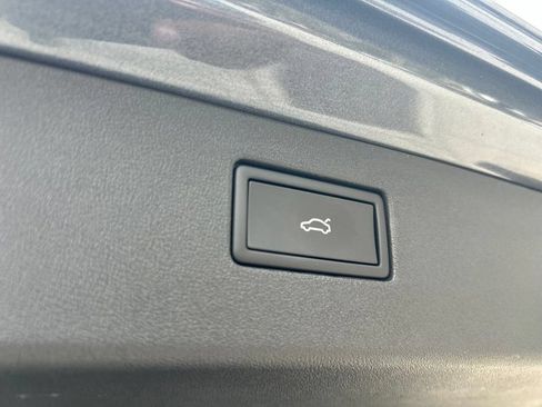 Certified 2026 Volkswagen Tiguan SE FWD image 41