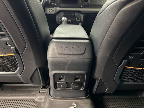 Used 2021 Ford Bronco Badlands w/ Sasquatch Package image 19