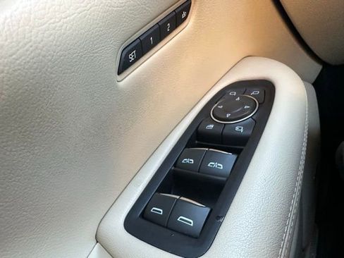 Used 2017 Cadillac XT5 Luxury w/ Driver Awareness Package image 46