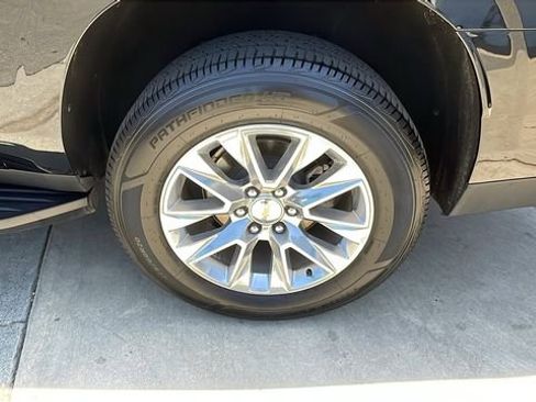 Used 2025 Chevrolet Suburban Premier RWD image 30
