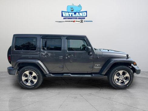 Used 2017 Jeep Wrangler Unlimited Sahara w/ Dual Top Group AWD/4WD image 6