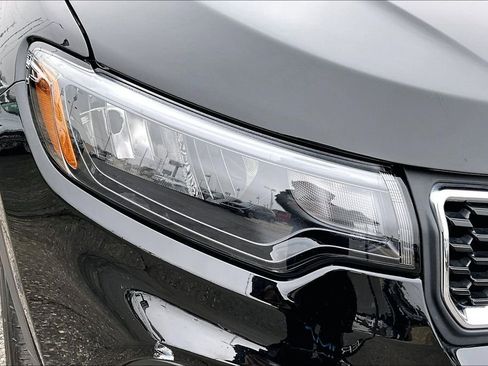 Used 2025 Jeep Compass Sport image 29