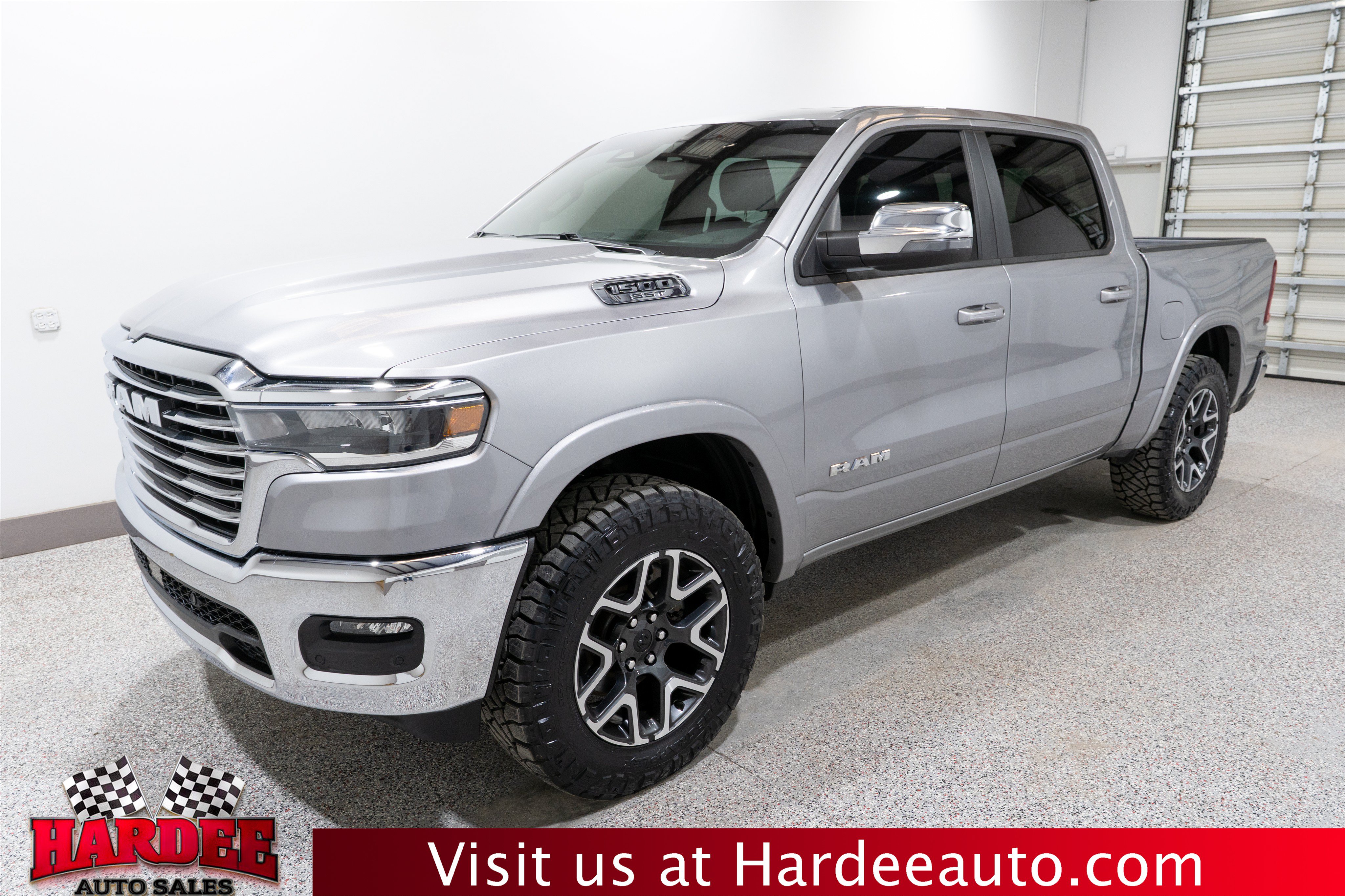 Used 2025 RAM 1500 Laramie AWD/4WD image 2