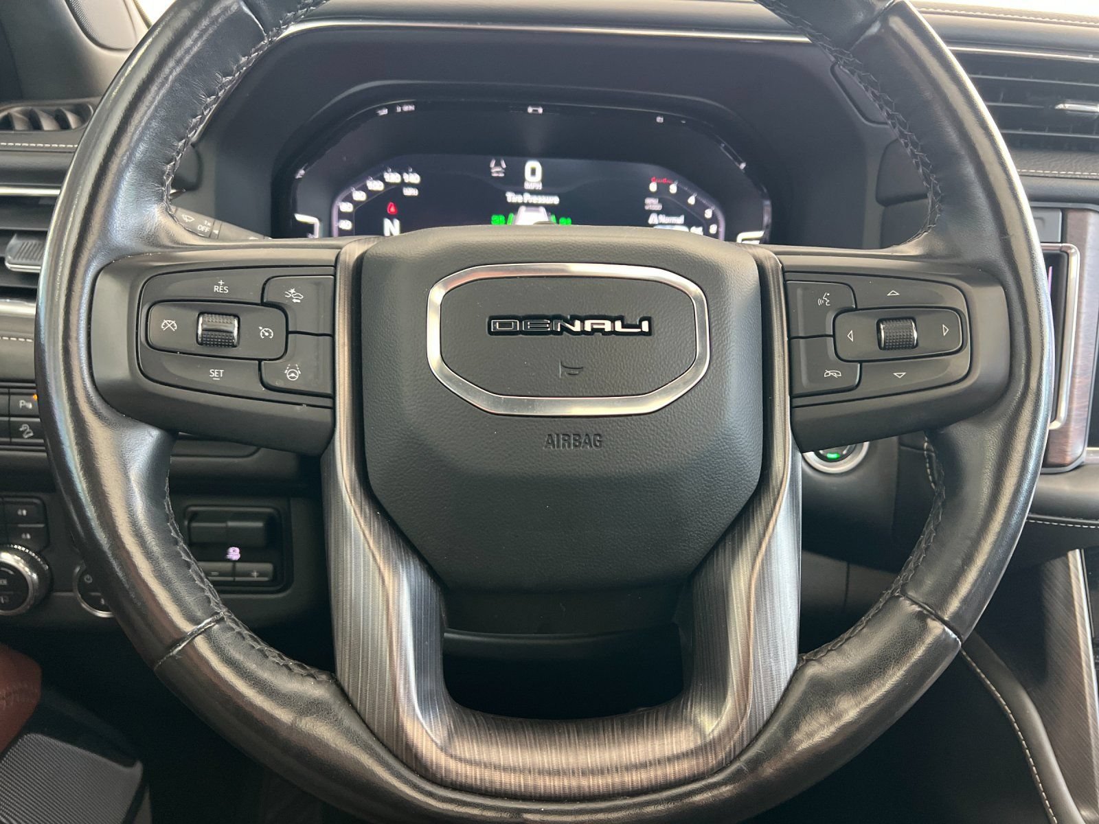 Used 2023 GMC Yukon Denali Ultimate w/ LPO, Floor Liner Package AWD/4WD image 27