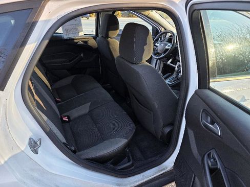 Used 2014 Ford Focus SE w/ SE Winter Package image 15