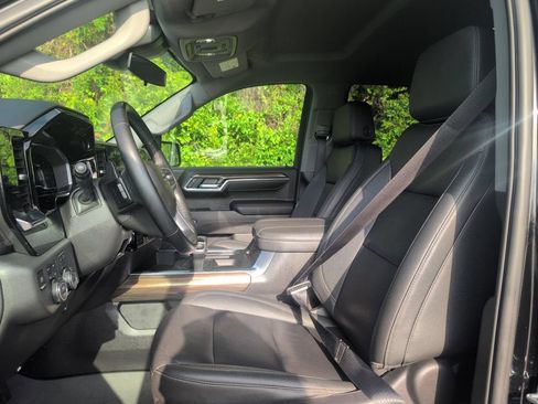 Used 2025 Chevrolet Silverado 1500 LT Trail Boss w/ LT Trail Boss Premium Package AWD/4WD image 16