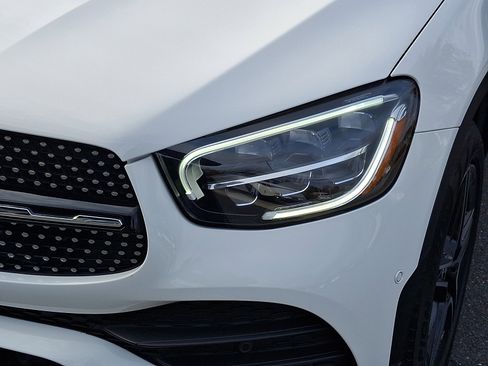 Used 2021 Mercedes-Benz GLC 300 4MATIC SUV image 8