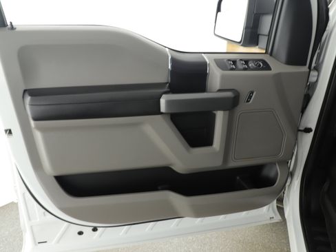 Used 2020 Ford F150 XLT image 7