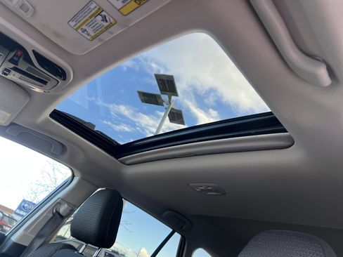 Used 2023 Subaru Outback Premium image 5