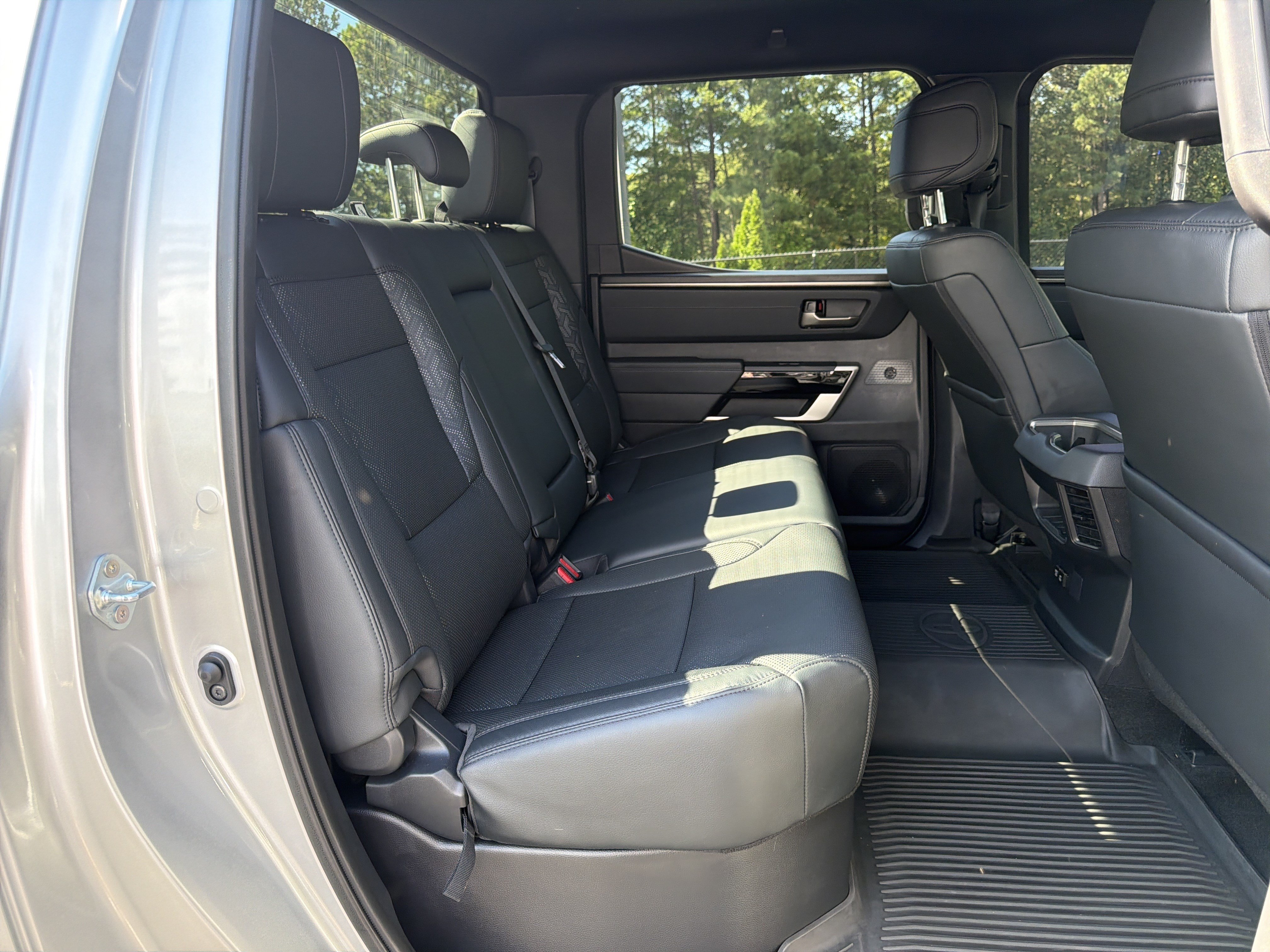 Used 2025 Toyota Tundra Limited AWD/4WD image 15