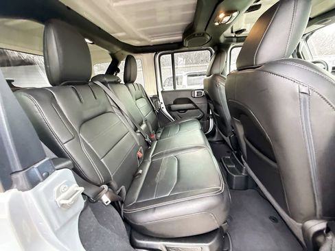 Used 2023 Jeep Wrangler Unlimited Sahara w/ Cold Weather Group image 31