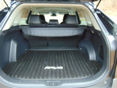 Used 2020 Toyota RAV4 XLE w/ All Weather Liner Package image 23