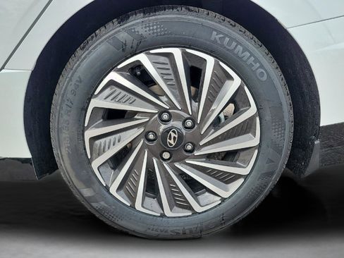 New 2025 Hyundai Sonata Limited image 6