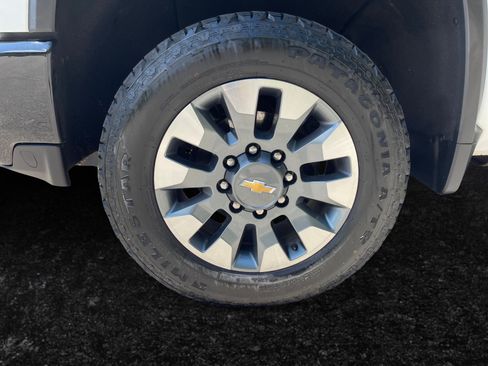 Used 2023 Chevrolet Silverado 2500 Custom w/ Custom Value Package AWD/4WD image 32