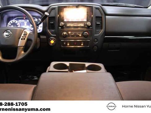 Used 2022 Nissan Titan SV image 12