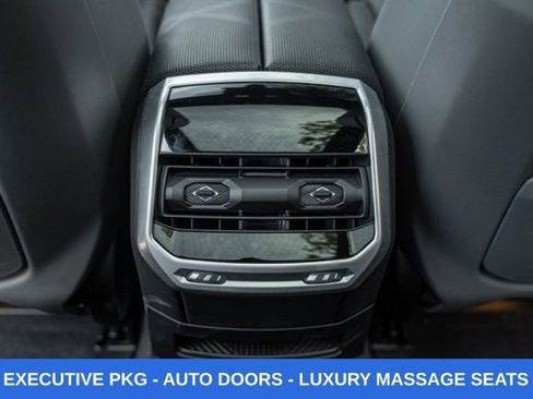 Used 2023 BMW i7 xDrive60 w/ Executive Package 2 AWD/4WD image 47