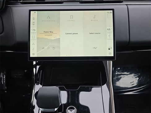 Used 2025 Land Rover Range Rover Sport SE image 23