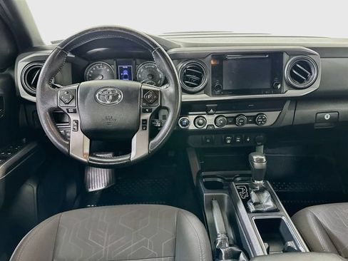 Used 2019 Toyota Tacoma TRD Sport AWD/4WD image 25