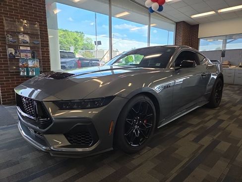 Used 2025 Ford Mustang GT Premium w/ GT Performance Package RWD image 4