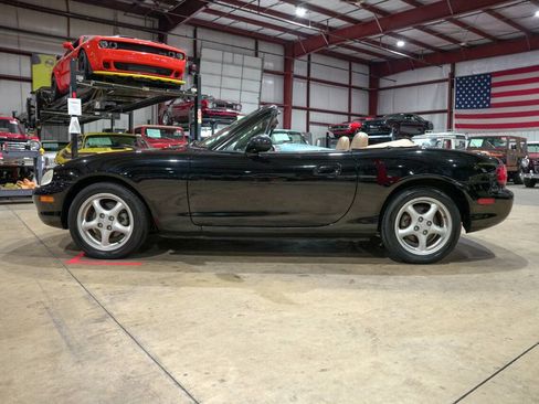 Used 1999 MAZDA MX-5 Miata RWD image 4