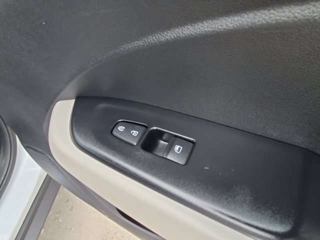 Used 2025 Hyundai Venue SEL FWD image 30