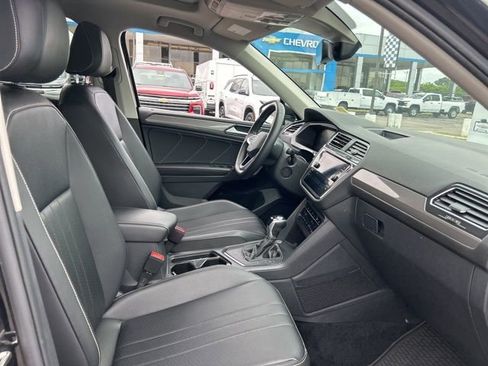 Used 2022 Volkswagen Tiguan SE FWD image 31