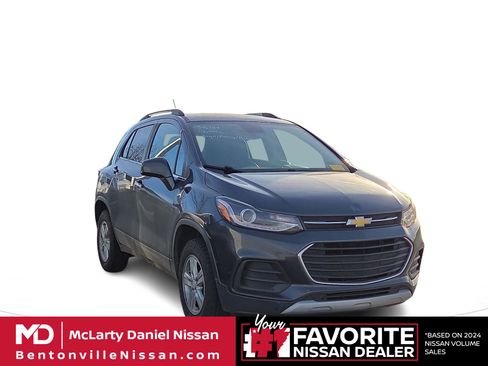 Used 2017 Chevrolet Trax LT w/ LT Convenience Package image 1