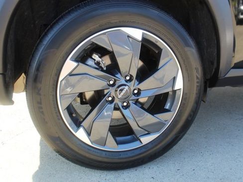 Used 2025 Nissan Rogue SV FWD image 7
