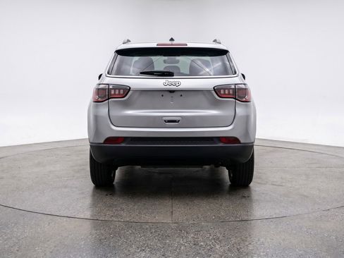 Used 2025 Jeep Compass Latitude AWD/4WD image 7