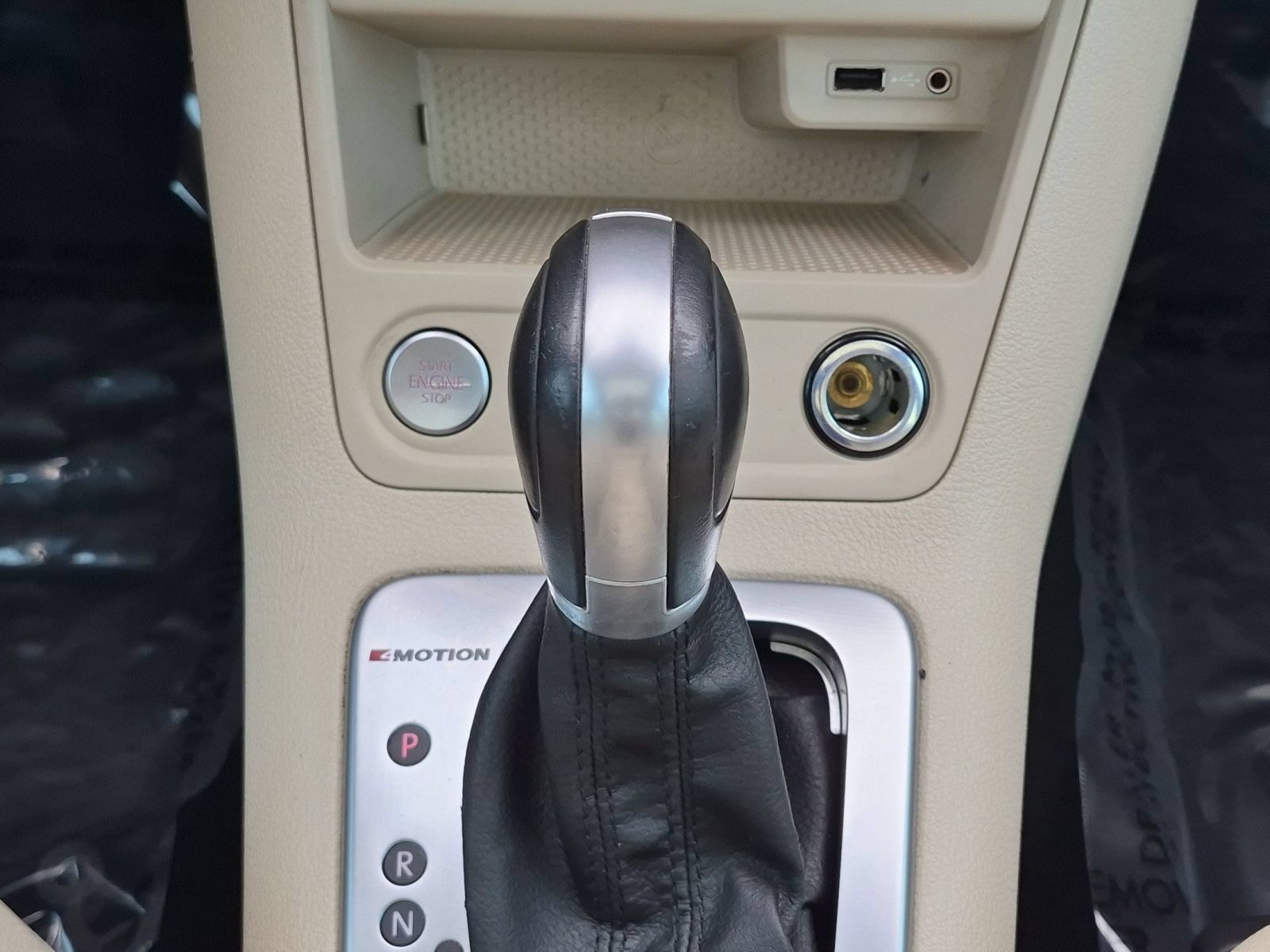Used 2016 Volkswagen Tiguan SE AWD/4WD image 28