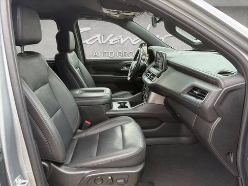 Used 2024 Chevrolet Suburban LT RWD image 24